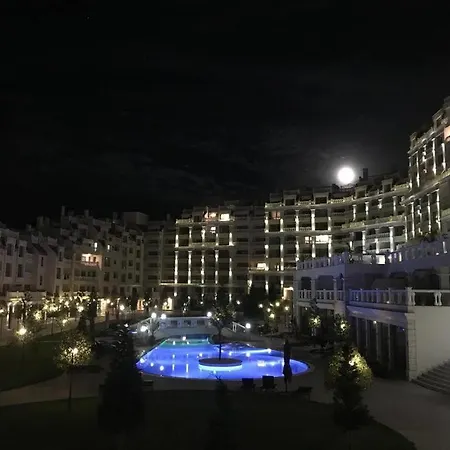 By The Waves Luxury 아파트 바르나