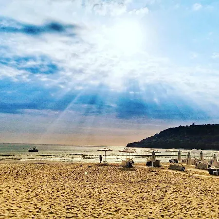 By The Waves Luxury 아파트 바르나