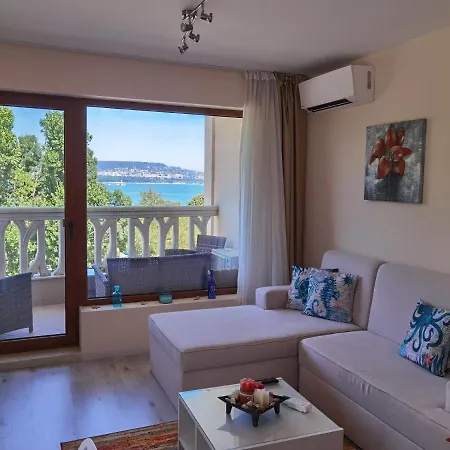 By The Waves Luxury 아파트 *