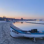 By The Waves Luxury Apartment *