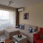 By The Waves Luxury Apartment Warna